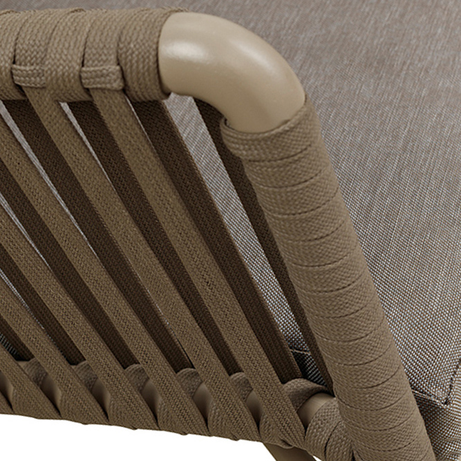 Ramila-48 Brown Terrassenstuhl mit beigem Aluminiumgestell und Textilen-Rücken, stapelbar und wetterfest für Gastronomie Detailansicht Geflecht