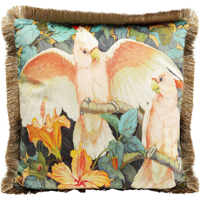 Kissen Parrots Life 45x45 cm mit Papageienmotiv in Creme- und Rosétönen, umgeben von exotischen Blüten und Blättern sowie dekorativem Fransenrand