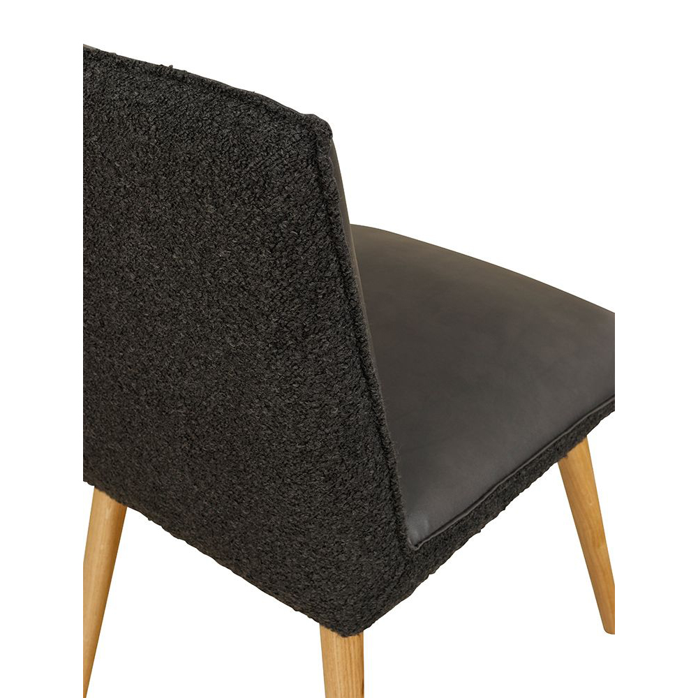 Beine: Eichenholz │ Bezug innen: A1987 │ Bezug außen: Antelao-421