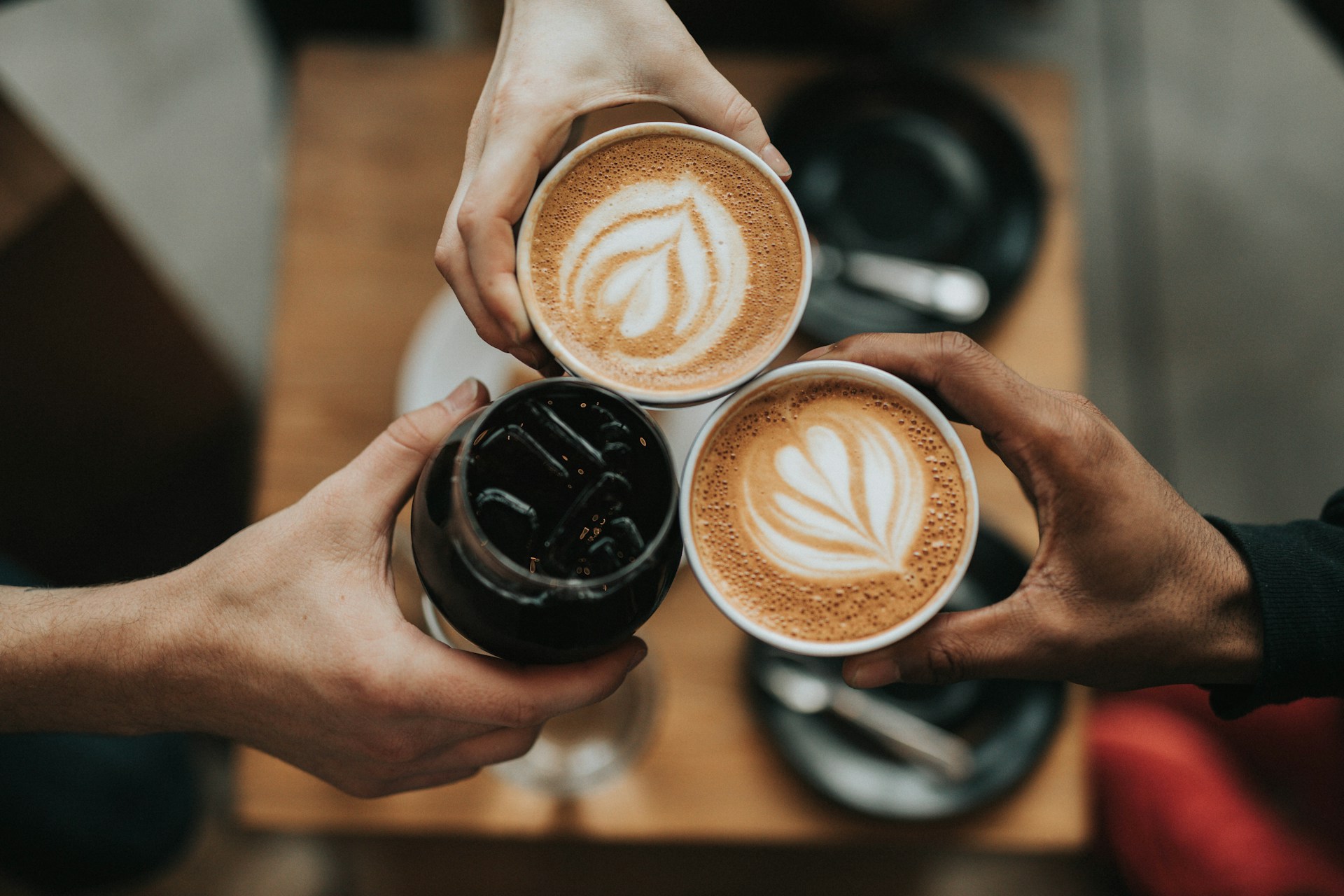 Café eröffnen – mit Konzept, Möbeln und Kalkül zum eigenen Lokal Café eröffnen – mit Konzept, Möbeln und Kalkül zum eigenen Lokal