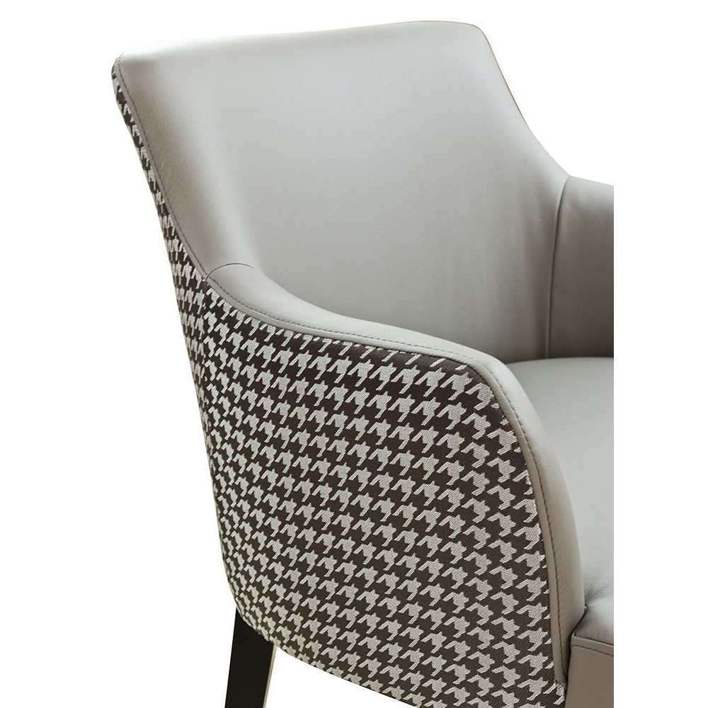 Beizton: Schwarz/Bezug: Kaiman-494 (innen), Cassio-14 (außen)