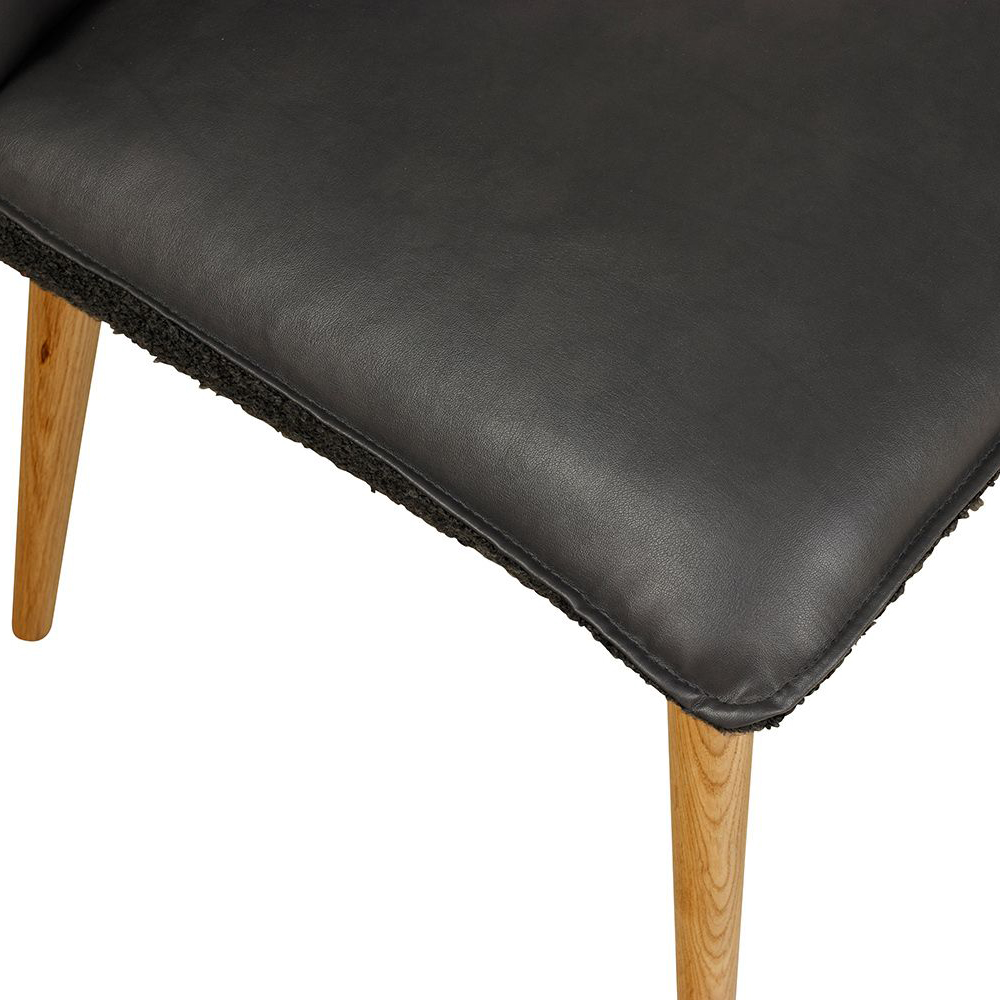 Beine: Eichenholz │ Bezug innen: A1987 │ Bezug außen: Antelao-421