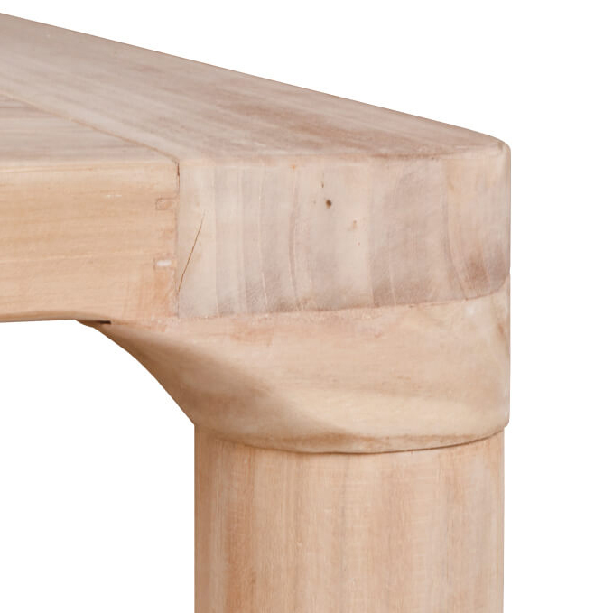 Detailaufnahme der runden Tischbeine und geschwungene Eckverbindung beim Tisch Zubella 140