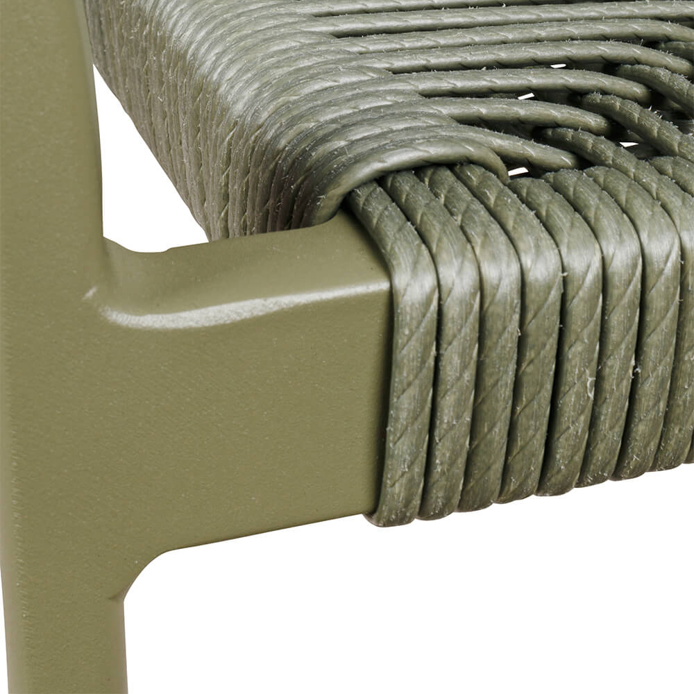 Detailaufnahme der Sitzfläche des Outdoorstuhls Sponto-X Green mit gespanntem Kunststoffgeflecht