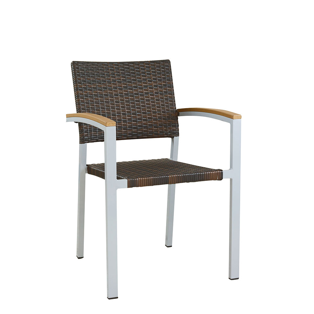 Terrassenstuhl Verbania Burned mit braunem Rattan-Geflecht, weißem Gestell und Armlehnen in Holzoptik