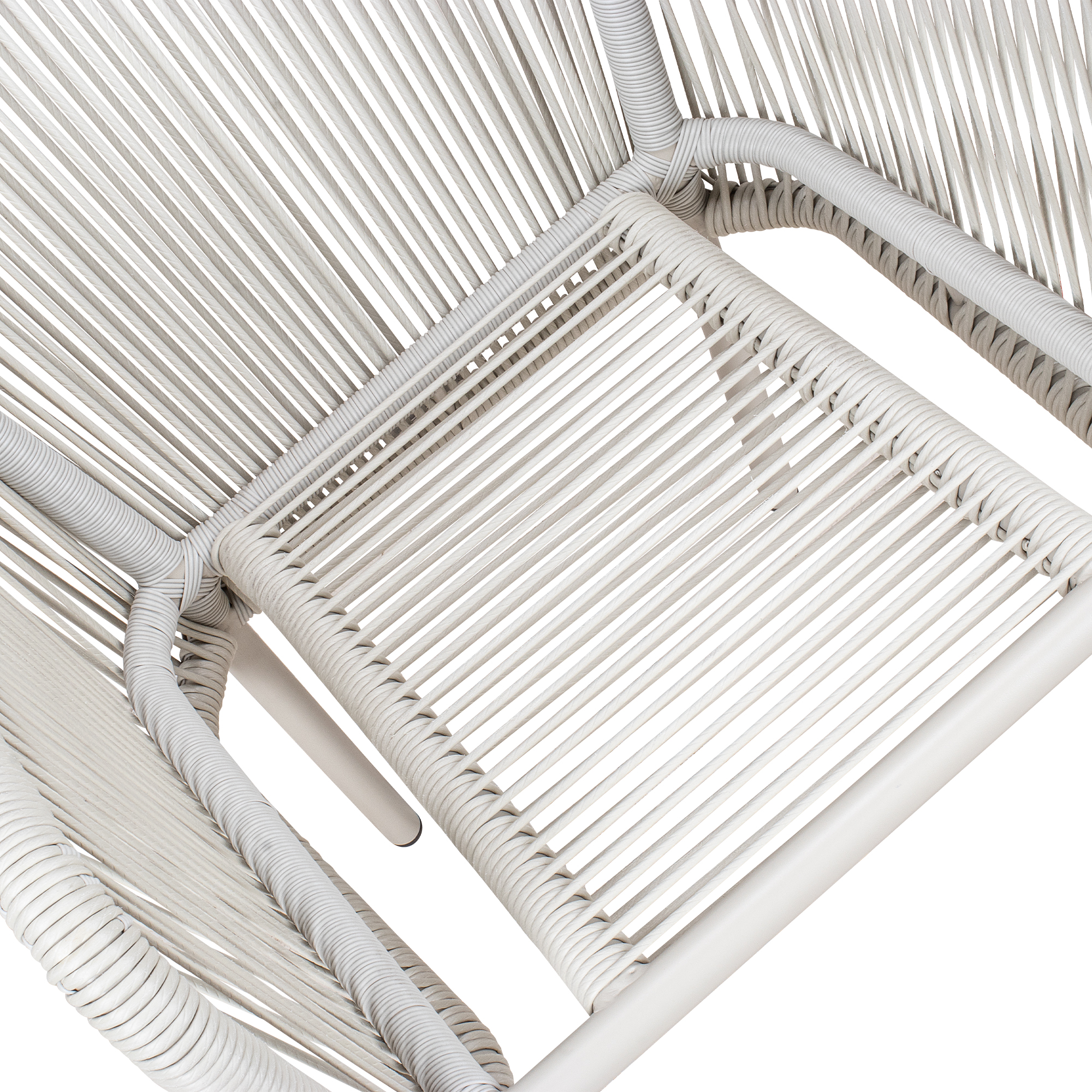 Baleris Greige Outdoorstuhl mit Armlehnen und Geflecht – Detail Sitzfläche ohne Kissen