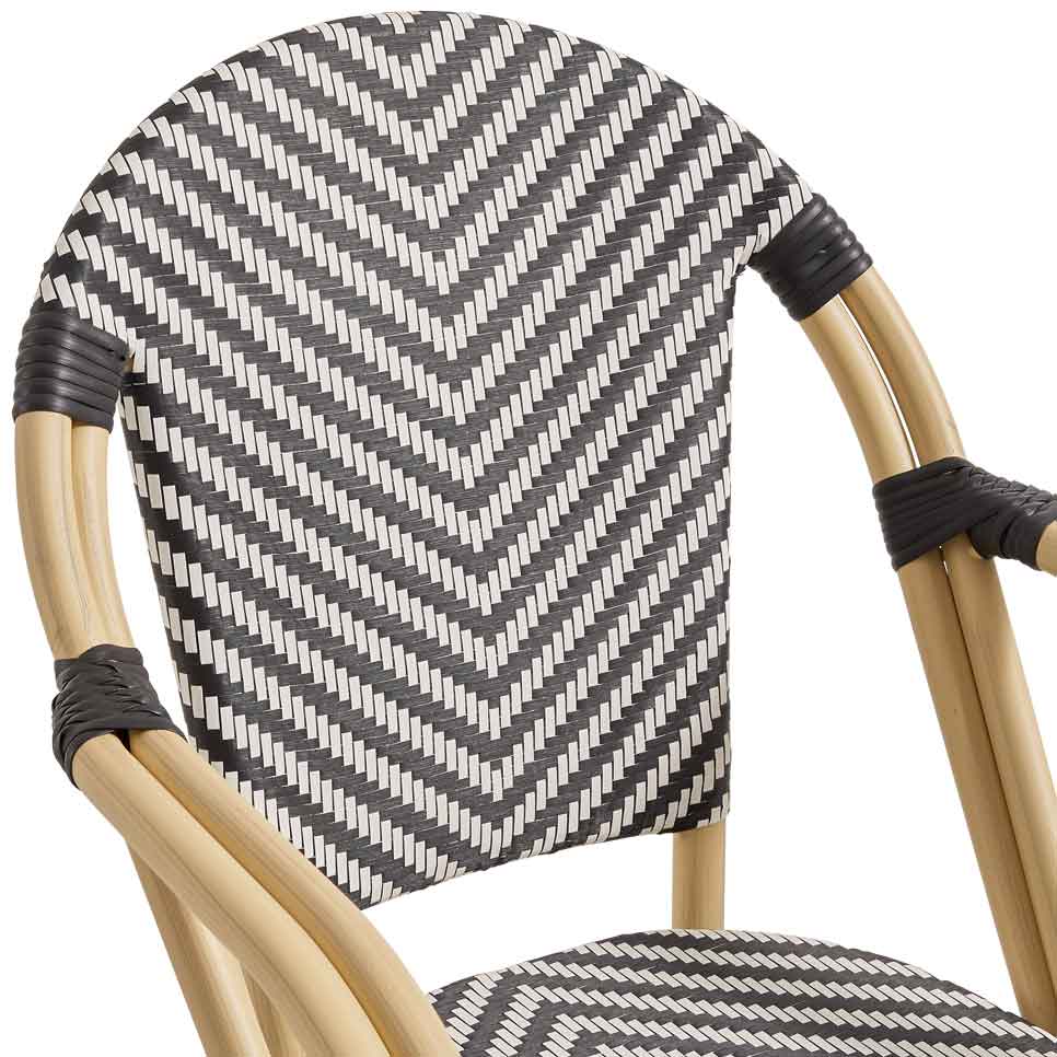 gastro_terrassenstühle_zypern_arm_black_white_detail_1 Zypern Arm Black White Outdoorstuhl mit Armlehnen und schwarz-weißem Flechtmuster – Detailansicht Rückenlehne