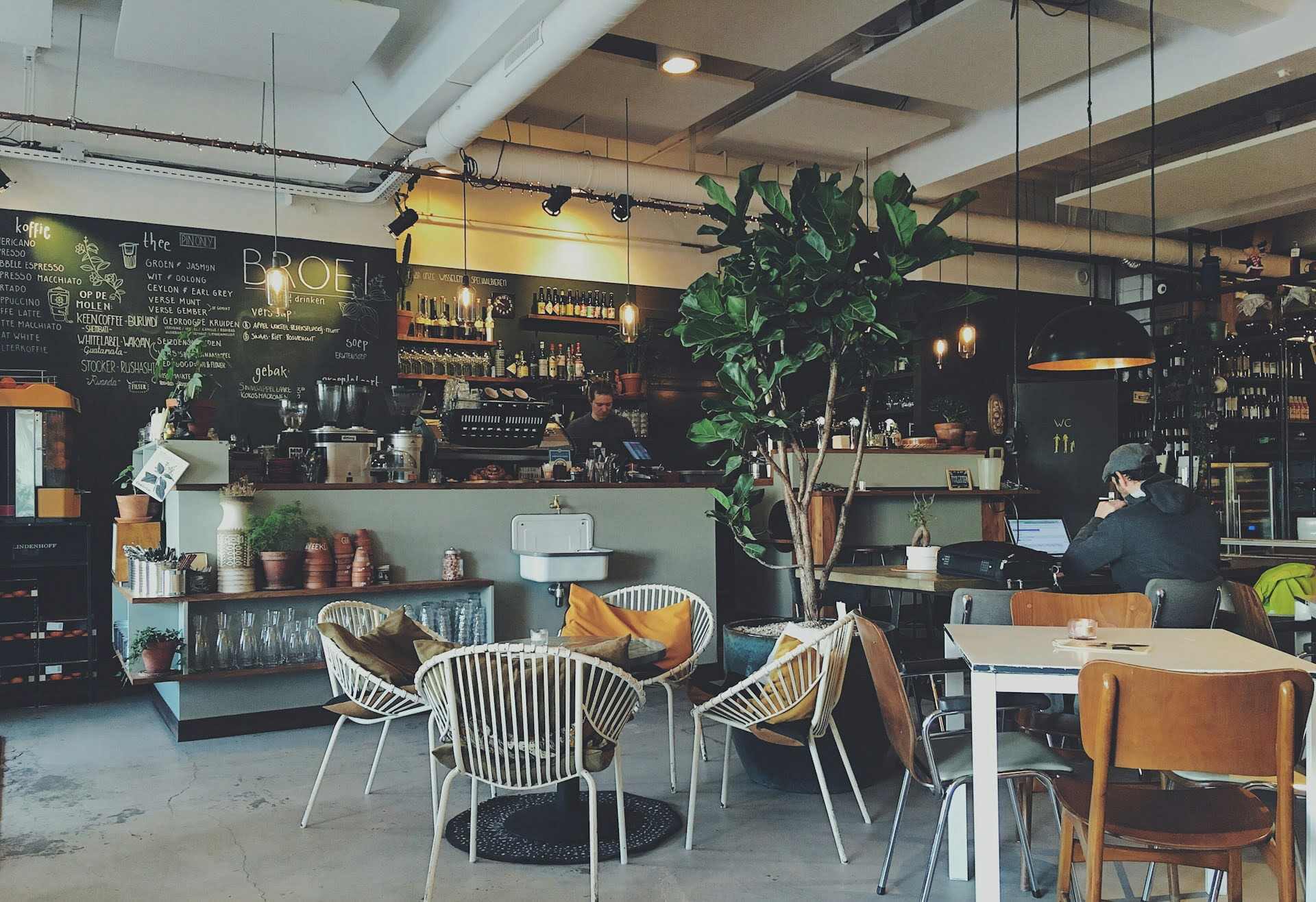 Café einrichten – Erfolgsrezepte für ein unvergessliches Ambiente Café einrichten – Erfolgsrezepte für ein unvergessliches Ambiente