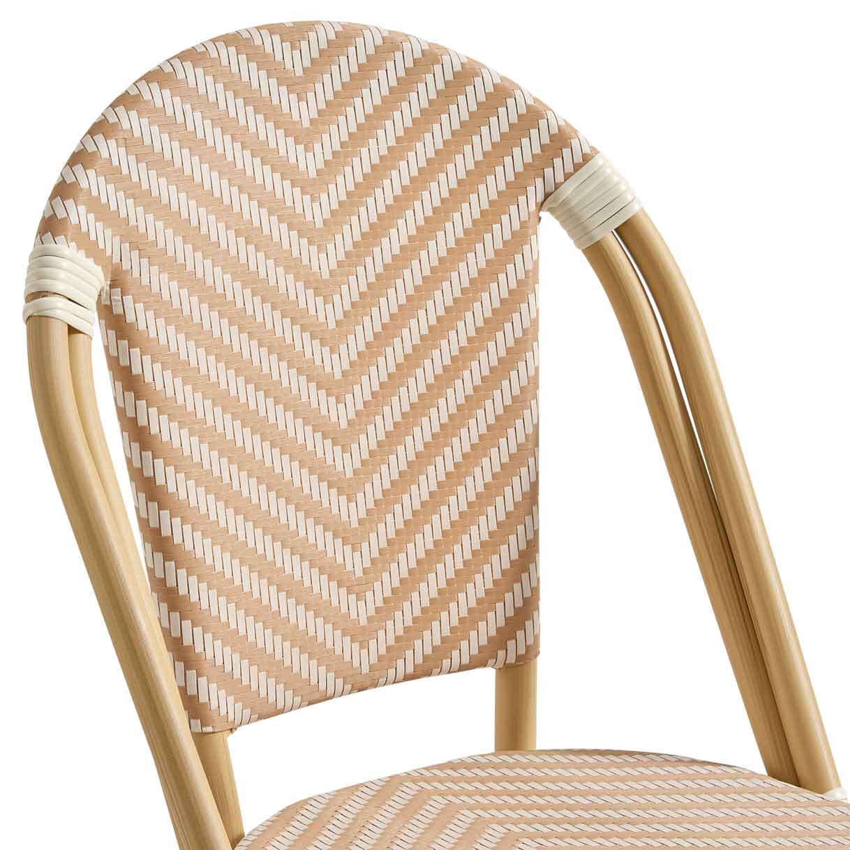 Zypern Cream White Outdoorstuhl mit Rückenlehne mit beige-weißem Flechtmuster in Rattan-Optik - Detailansicht Rückenlehne