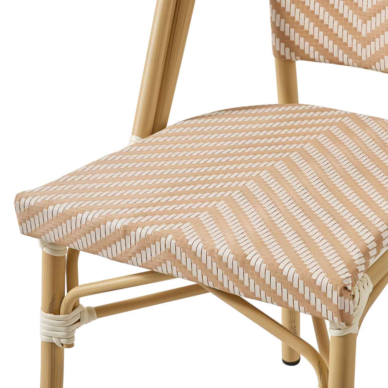 Zypern Cream White Outdoorstuhl mit Rückenlehne mit beige-weißem Flechtmuster in Rattan-Optik - Detailansicht Sitzfläche