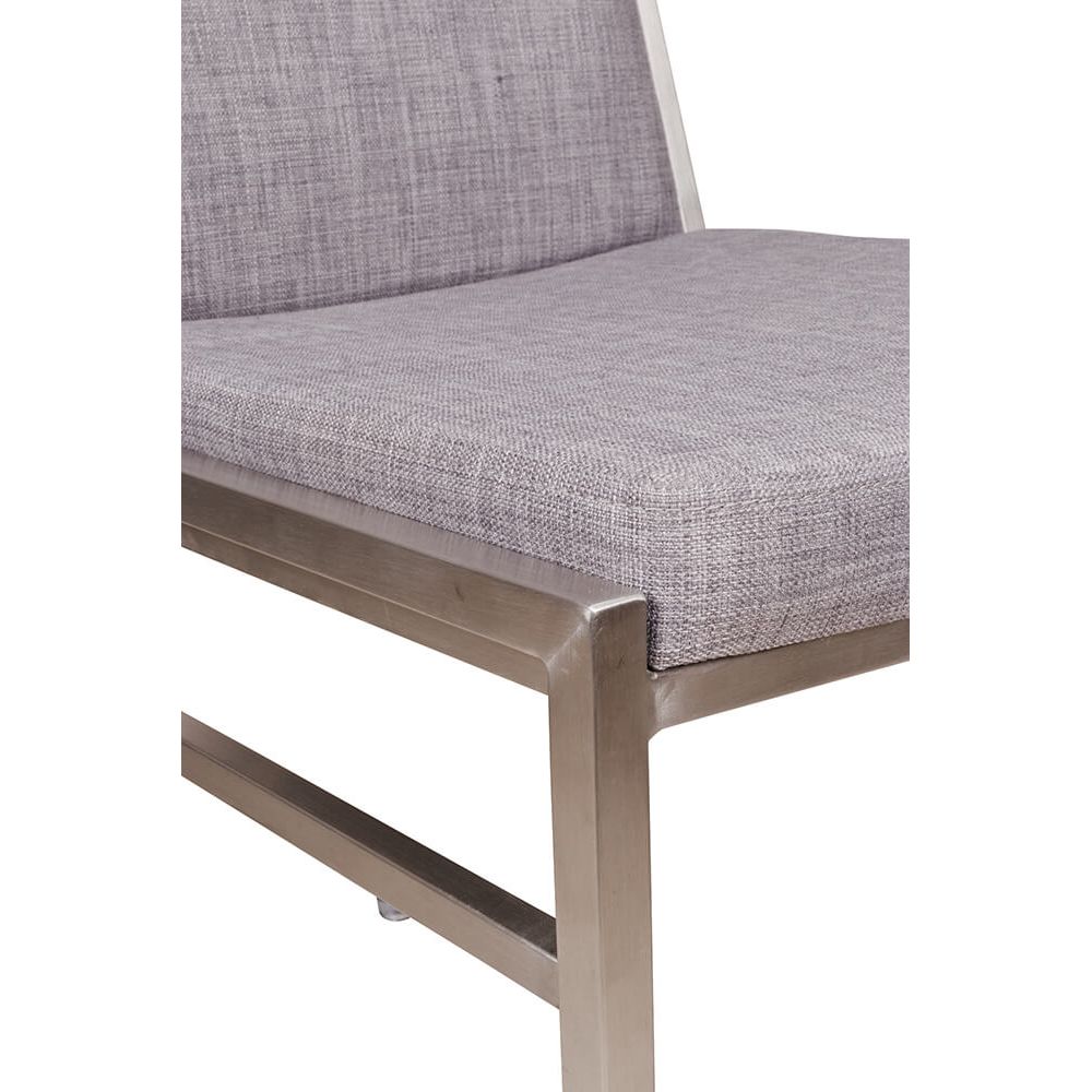 Bankettstuhl Arano mit Metallgestell und grauer Polsterung, stapelbar