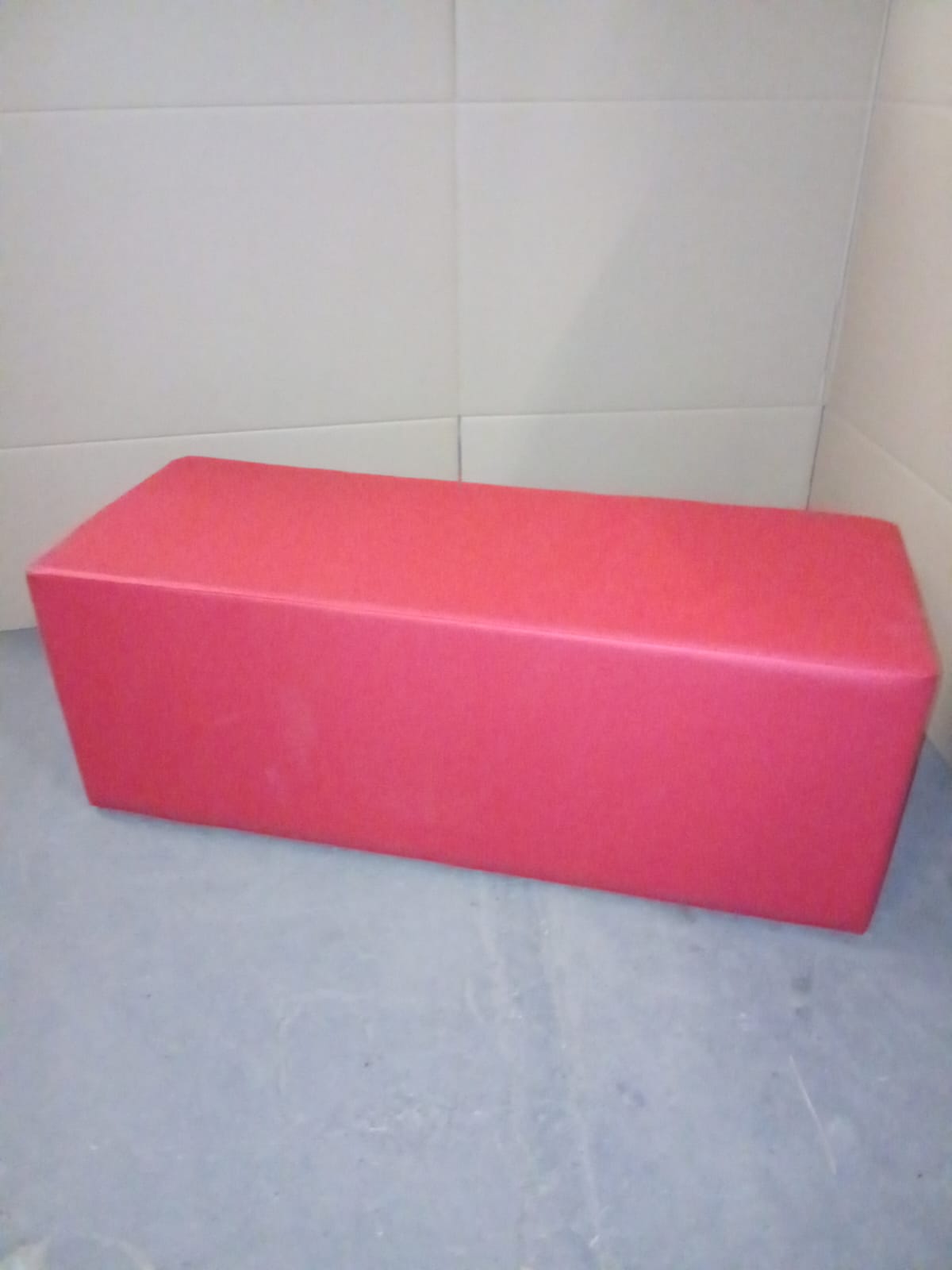 Sitzhocker 120cm (rot) Sonderposten Sitzhocker 120cm (rot) Sonderposten