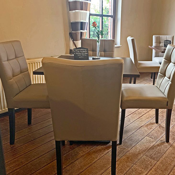 Beizton: Wenge/Bezug:D-1128/Foto: Café Gut Aarnink, Bad Bentheim